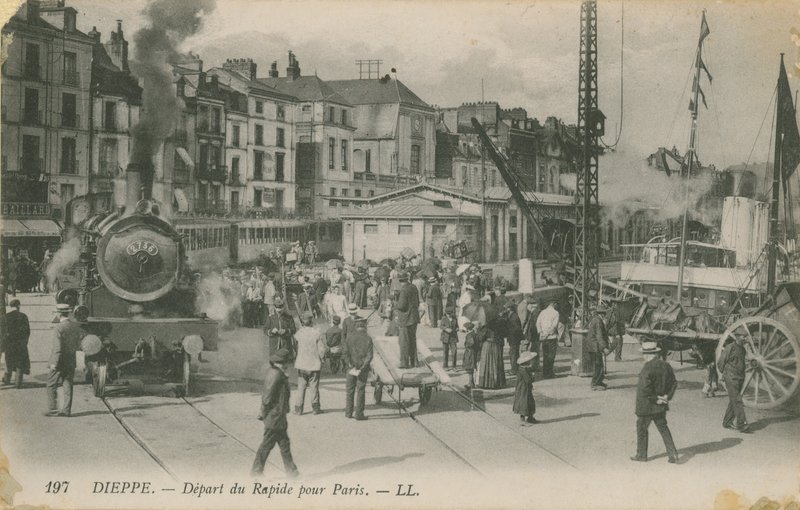 Odjezd pařížského expresu z Dieppe. Pohlednice odeslána v roce 1913. od French Photographer