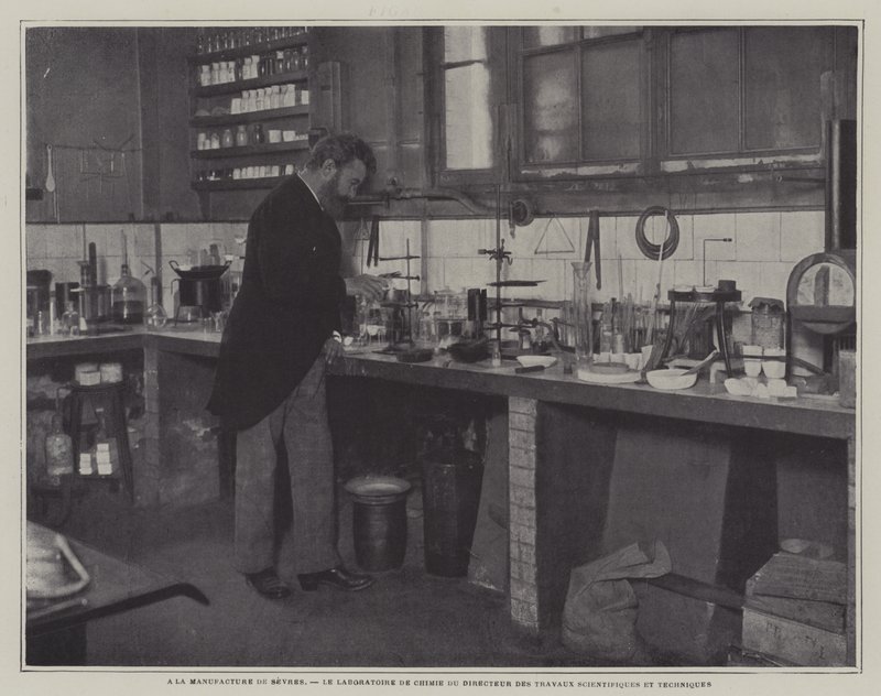Ředitel vědeckých a technických prací v chemické laboratoři v porcelánce Sevres, Francie (č/b foto) od French Photographer