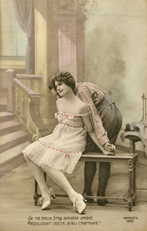 Objímající se pár (barevná fotografie) od French Photographer