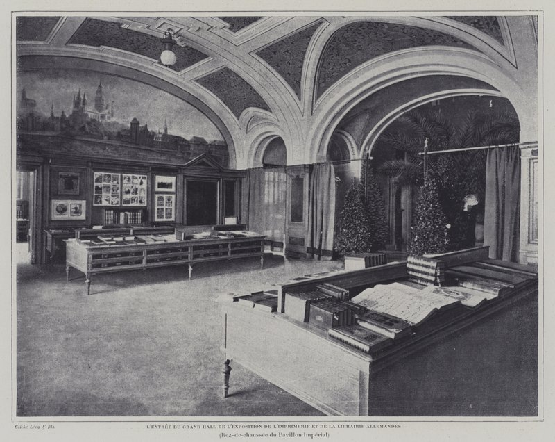 Vstup do velkého sálu výstavy tisku a knih v německém pavilonu na Exposition Universelle 1900, Paříž (č/b foto) od French Photographer