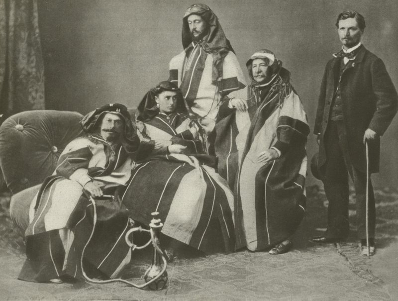 Ferdinand De Lesseps (druhý zprava) při práci na Suezském průplavu (černobílá fotografie) od French Photographer