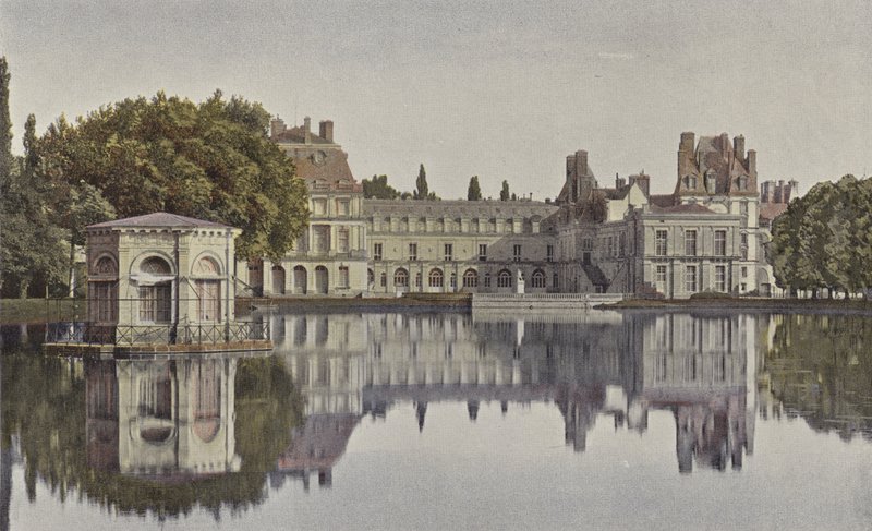 Fontainebleau, palác, pohled z rybníka s kapry od French Photographer