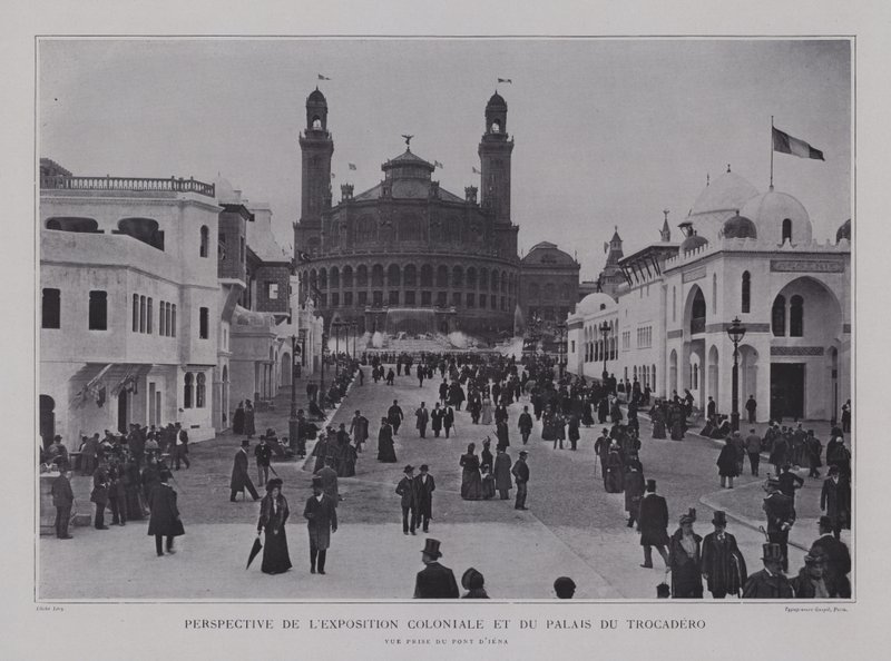 Francouzské koloniální pavilony a Palais du Trocadero při pohledu z Pont d