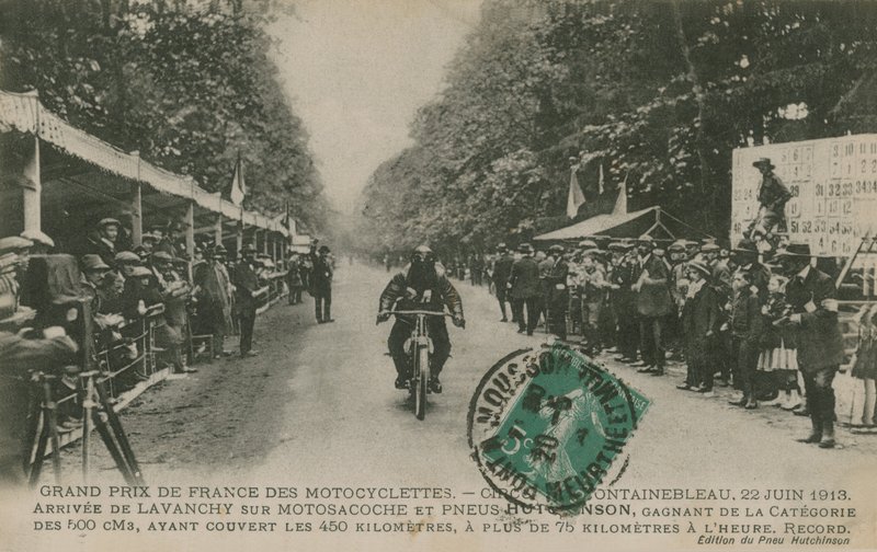 Velká cena francouzského motocyklu, Fontainebleau, 22. června 1913. Lavanchy vítězí v kategorii 500 ccm na Motosacoche s pneumatikami Hutchinson a dokončil trať dlouhou 450 kilometrů rychlostí více než 75 kilometrů za hodinu od French Photographer