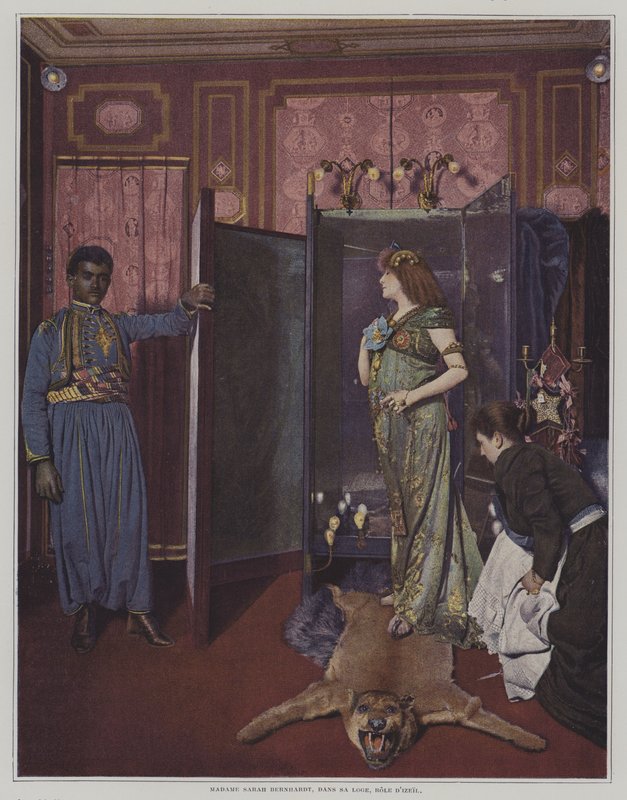 Francouzská divadelní herečka Sarah Bernhardt ve své šatně v kostýmu pro titulní roli ve hře Moranda a Sylvestre Izeil (barevné foto) od French Photographer