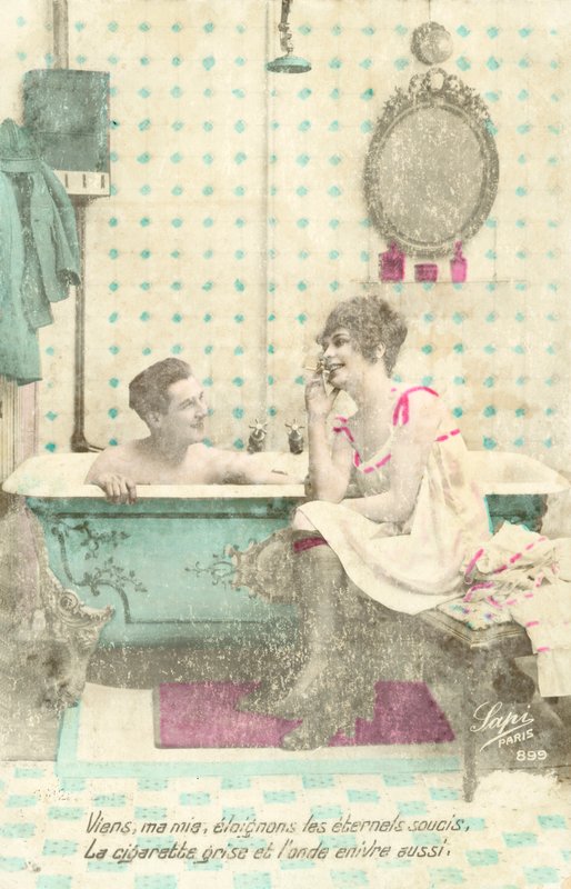 Dívka, kouření, mluví s mužem ve vaně od French Photographer