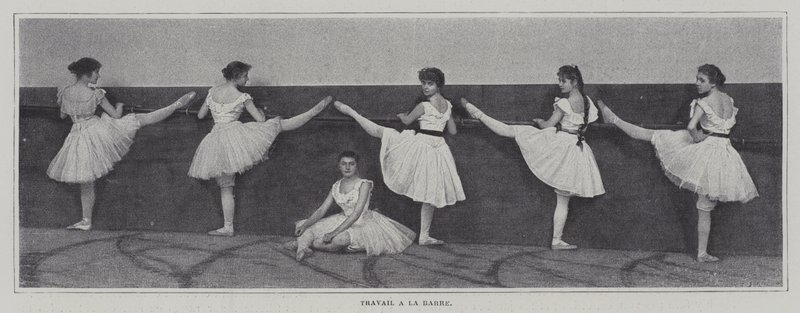 Dívky provádějící cvičení na tyči na hodině baletu (černobílá fotografie) od French Photographer