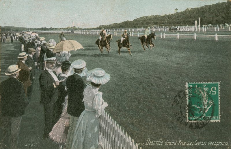 Koňské dostihy v Deauville. Pohlednice odeslána v roce 1913. od French Photographer