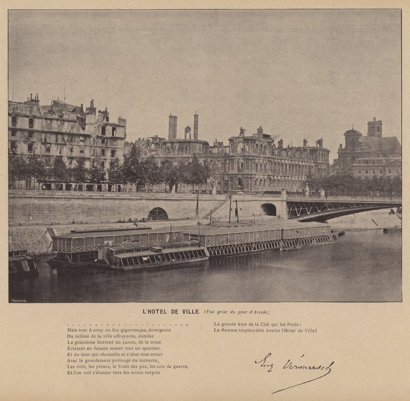 Pařížská komuna, Hotel De Ville, Pohled z mostu Arcole (černobílá fotografie) od French Photographer