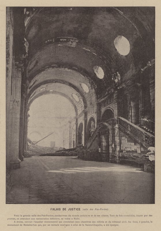 Pařížská komuna, Palais De Justice, Salle des Pas-Perdus (černobílá fotografie) od French Photographer