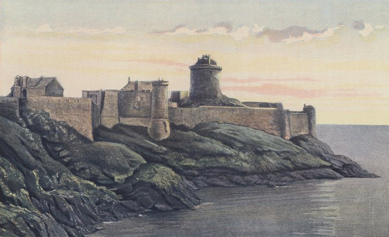 Fort La Latte, pohled převzatý z E od French Photographer