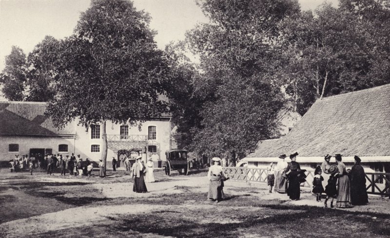 Le Touquet, stodoly a chlévy atd., které byly v roce 1903 uspořádány pro přijímání hostů v prvním hotelu Hermitage od French Photographer