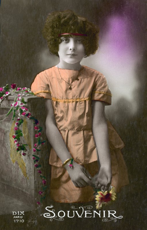 Holčička v oranžové (barevné foto) od French Photographer