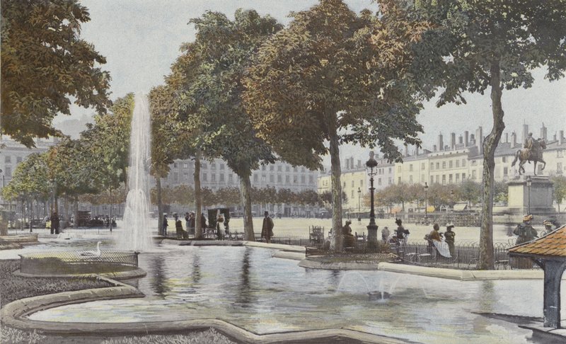 Lyon, Place Bellecour od French Photographer