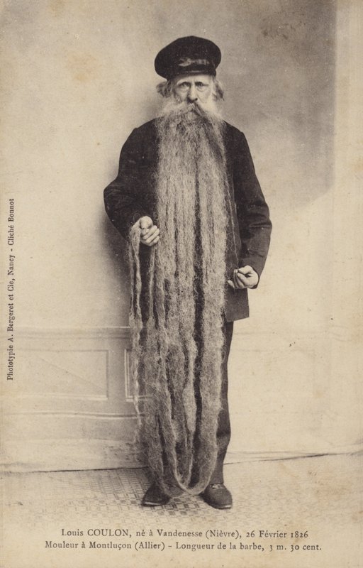 Muž s extrémně dlouhým vousem od French Photographer