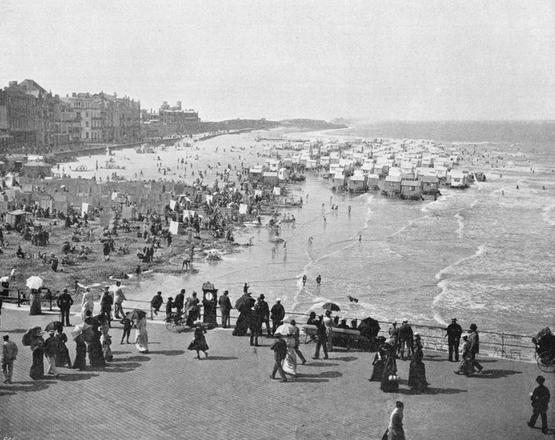 Ostende - Kursaal a pláž (černobílá fotografie) od French Photographer