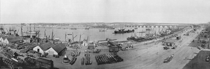 Panoráma Rade a Pont de Bordeaux, pohled převzatý z celnice (černobílá fotografie) od French Photographer