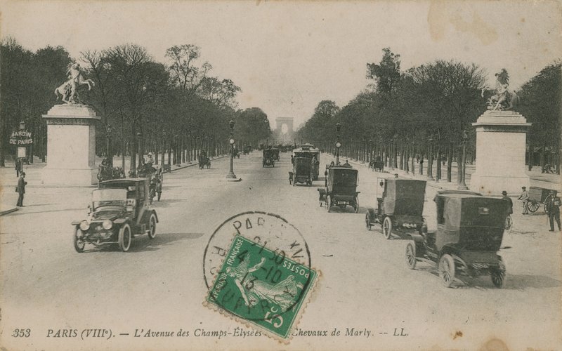 Paříž - Avenue des Champs-Elysées. Pohlednice odeslána v roce 1913. od French Photographer