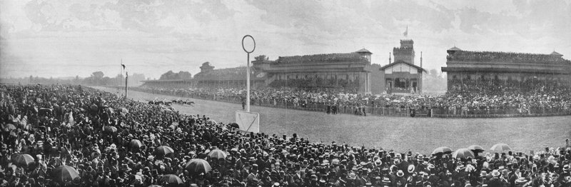 Paříž – Grand Prix Day v Longchamps (černobílá fotografie) od French Photographer