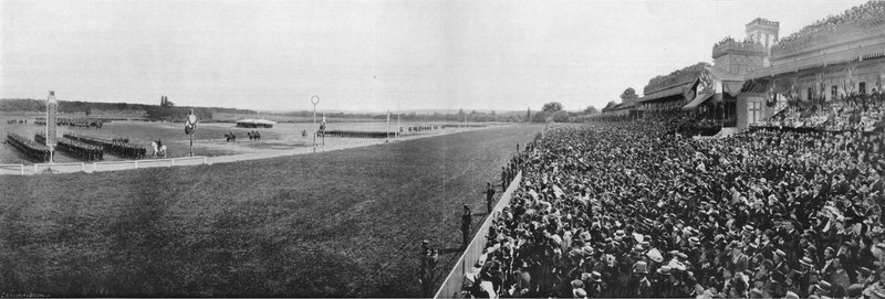Paříž – La Revue du 14 Juillet v Longchamp (černobílá fotografie) od French Photographer