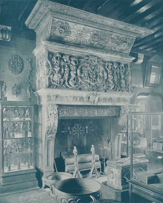 Paris: A Carved Mantel, Musee Cluny (č/b foto) od French Photographer
