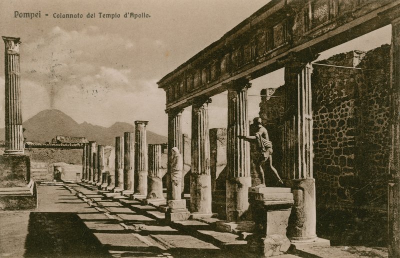 Pompeje - kolonáda Apollónova chrámu. Pohlednice odeslána v roce 1913. od French Photographer