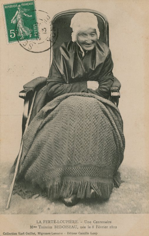 Pohlednice stoletého staříka, Madame Therese Bedoiseau, La Ferte-Loupiere, 1913 od French Photographer