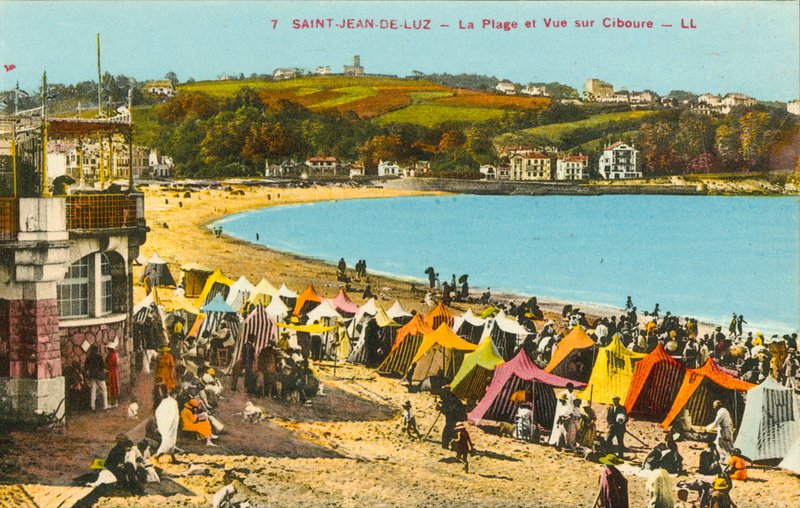 Saint-Jean-de-Luz, pláž a výhled na Ciboure (barevné foto) od French Photographer