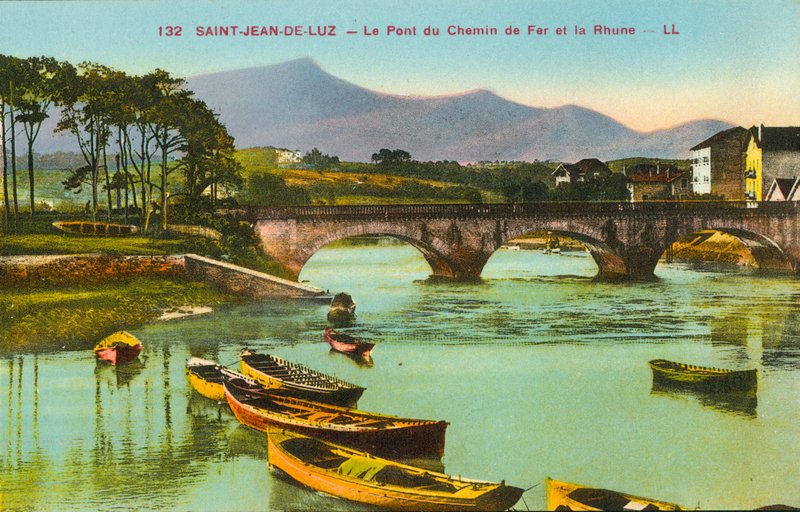Saint-Jean-de-Luz, železniční most a řeka Rhune (barevné foto) od French Photographer