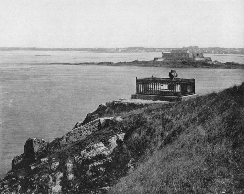Saint-Malo – Hrobka Chateaubbianda (č/b foto) od French Photographer