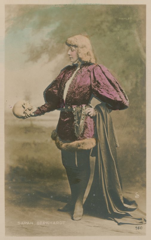 Sarah Bernhardt v kostýmu jako Hamlet od French Photographer