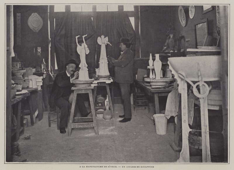 Sochařská dílna v porcelánce Sevres, Francie (č/b foto) od French Photographer