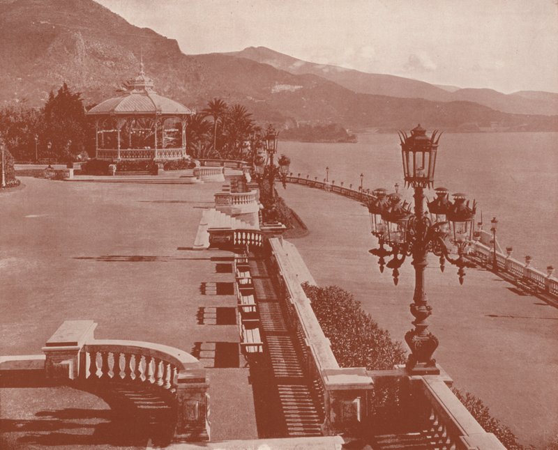 Sea Terrace of the Casino Gardens (černobílá fotografie) od French Photographer