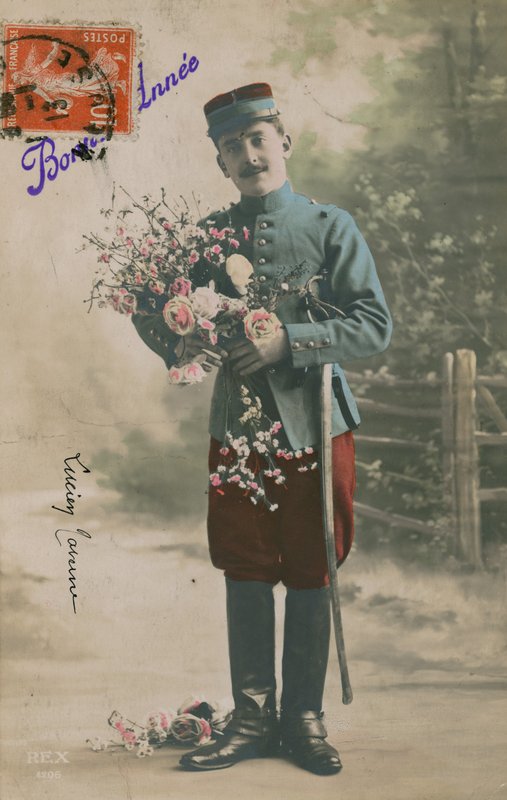 Voják nesoucí kytici, novoroční pohlednice, 1913 od French Photographer