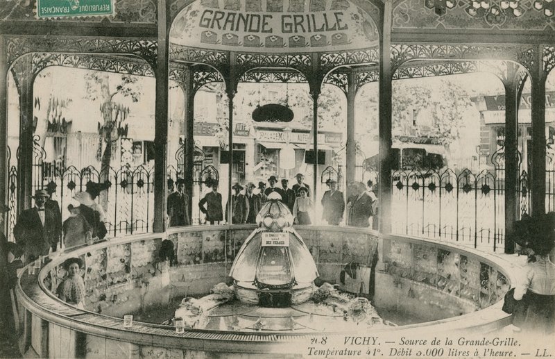 Zdroj pramene Grand Grille ve Vichy. Pohlednice odeslána v roce 1913. od French Photographer