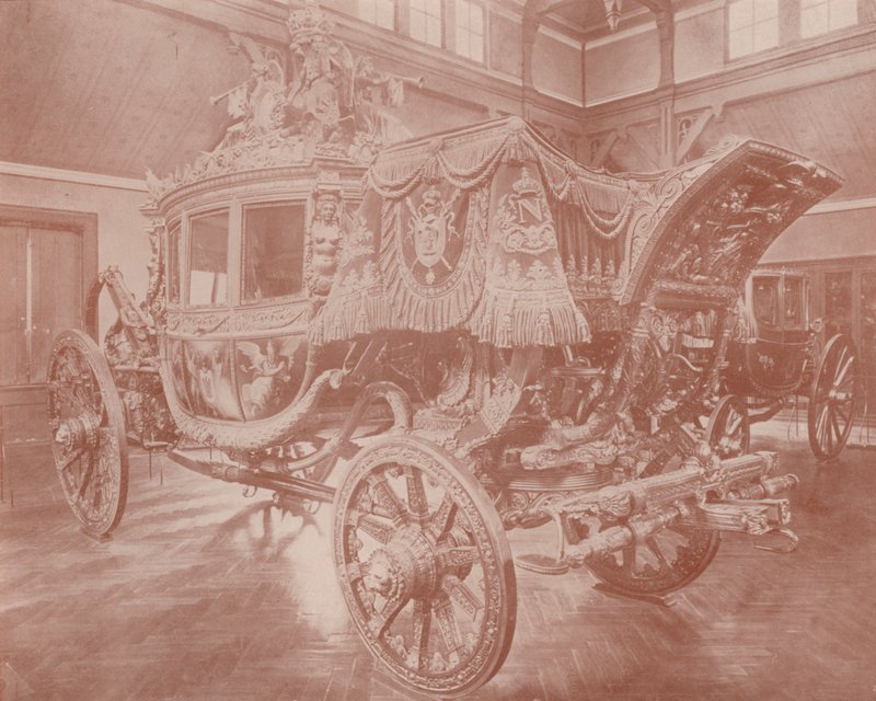 Státní kočár prince Imperial, Versailles (černobílá fotografie) od French Photographer