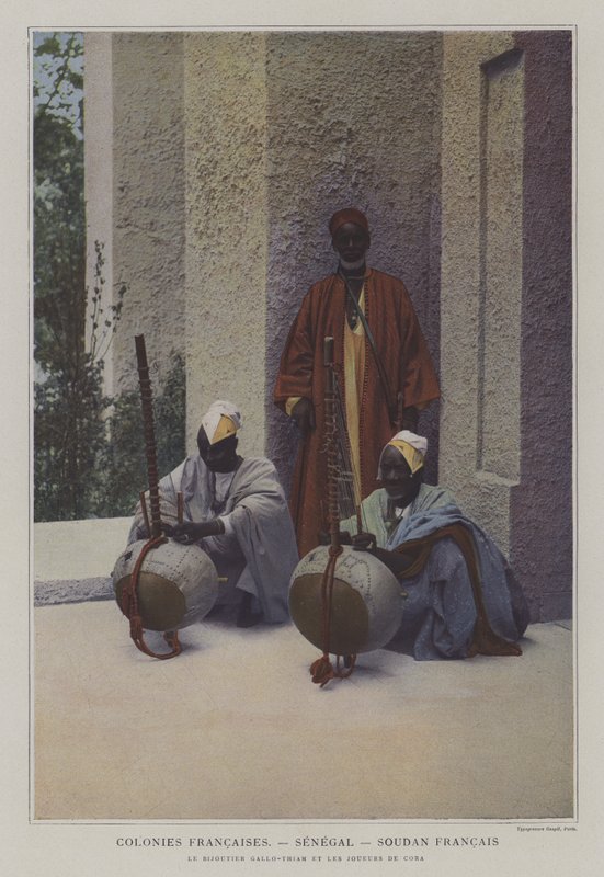 Klenotník Gallo-Thiam a hráči na cora v sekci senegalské a francouzského Súdánu na výstavě Universelle 1900, Paříž (barevné foto) od French Photographer