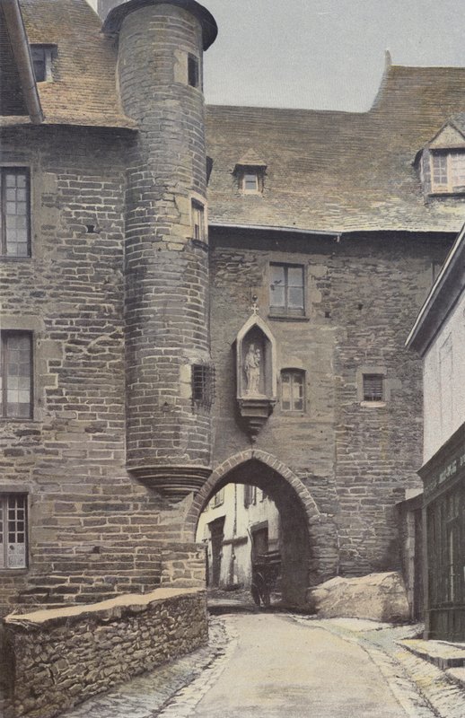 Uzerche, brána starého města, vstupní strana od French Photographer