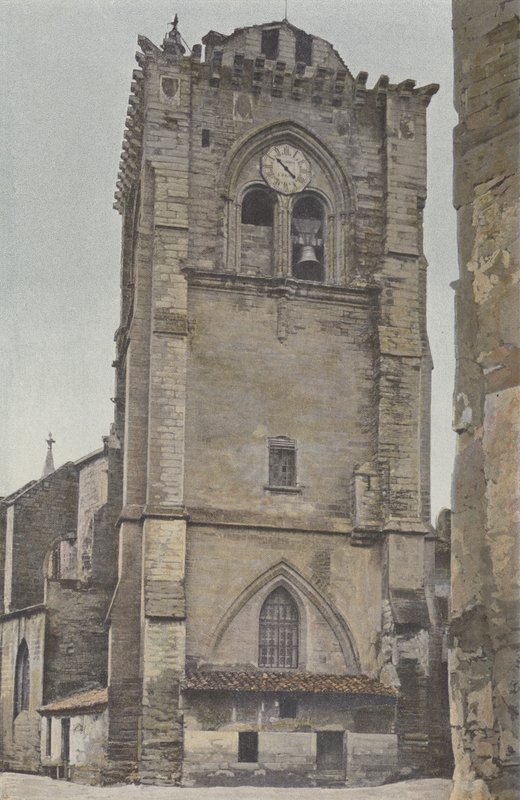 Villeneuve-les-Avignon, kostel, opevněná zvonice, dnes zvonice (před restaurováním) od French Photographer