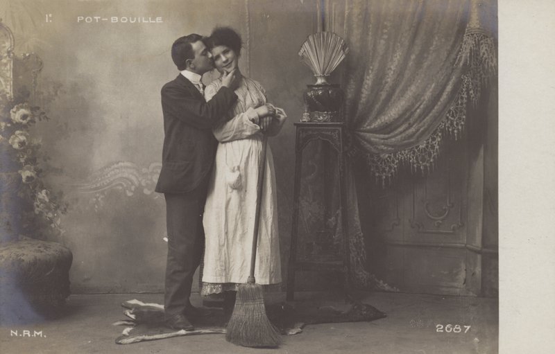 Mladý muž líbal služku od French Photographer