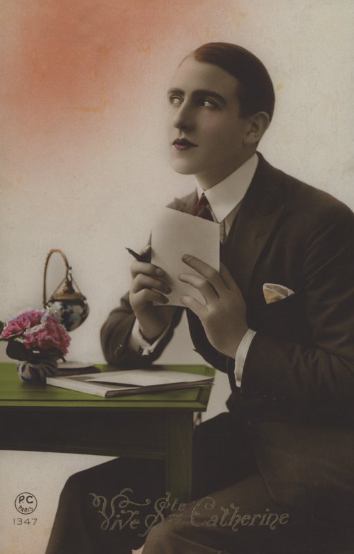 Mladý muž píše dopis od French Photographer