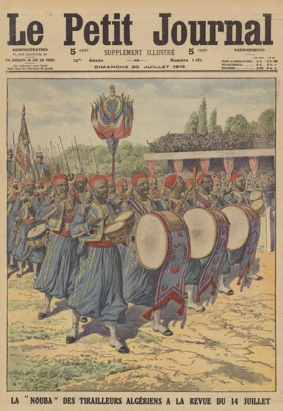 Kapela alžírských tirailleurs pochodující na vojenské přehlídce ke Dni Bastily v Paříži (barva litho) od French School