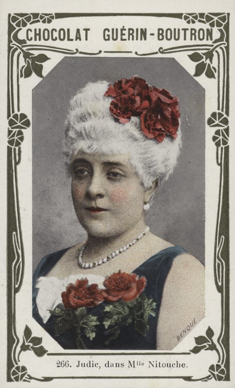 Judic, v Madame Nitouche (barevná fotografie) od French School