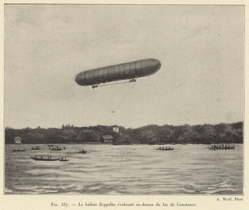 Zeppelinův balón letící nad Bodamským jezerem (rytina) od French School