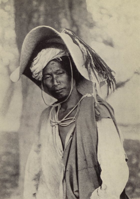Barma: Shan obchodník ve svém horkém klobouku (černobílá fotografie) od Georges Bertin Scott