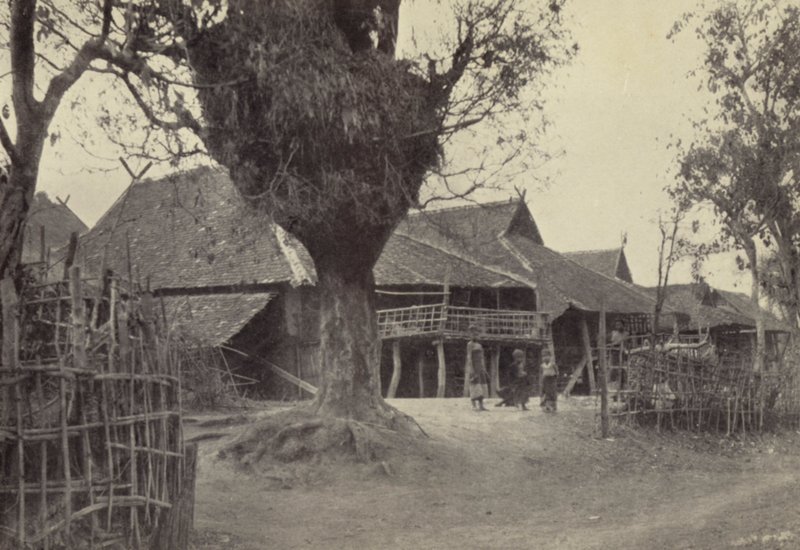 Barma: V Kengtung (černobílá fotografie) od Georges Bertin Scott