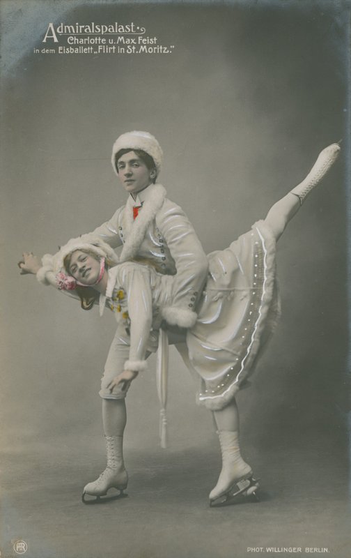 Pohlednice bruslařů, odeslaná v roce 1913 (ručně kolorovaná fotografie) od German Photographer