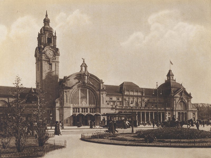 Wiesbaden, hlavní nádraží (čb fotografie) od German Photographer