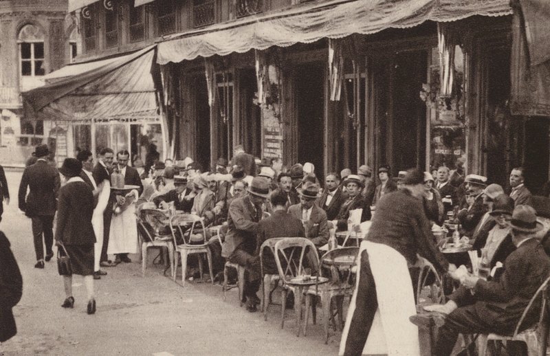 Paříž: (čb fotografie): Un cafe bien parisine, L