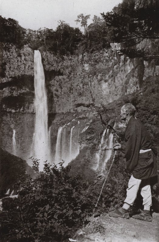 Kegon-no-taki (černobílá fotografie) od Herbert Ponting